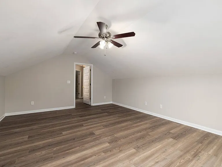 135 Fairview St — Photo 2
