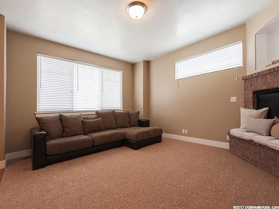 4th image of 589 E Park Plaza Pl