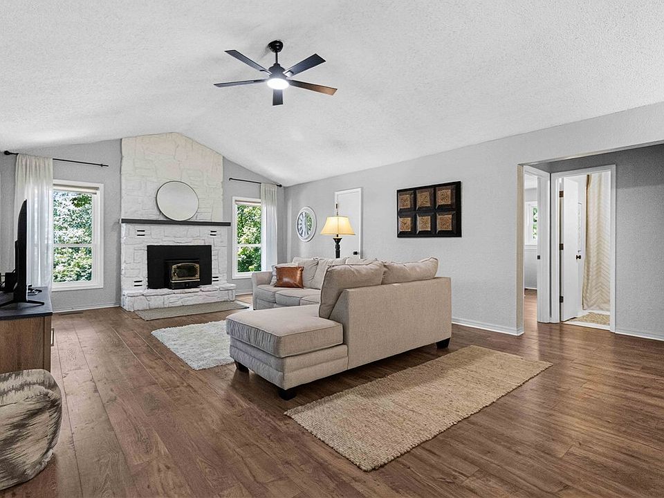 1st image of 27 Wimbledon Way
