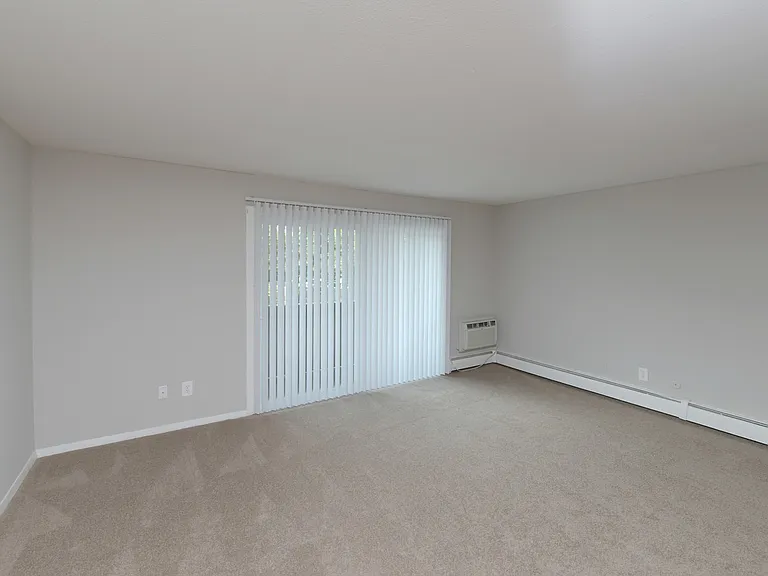 Bayside Country Club Apartments — Photo 32