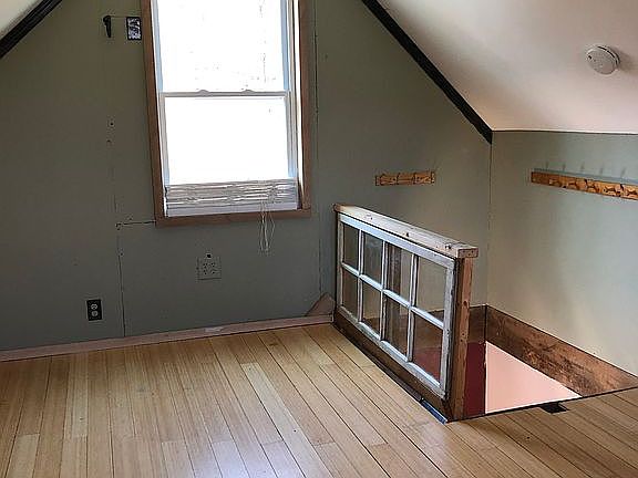 Loft area: large bedroom 