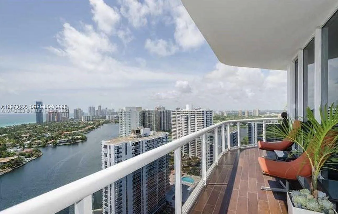 One Island Place Condo Ii — Photo 4