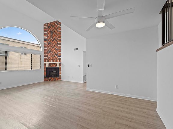 4th image of 10721 Moorpark St APT 204