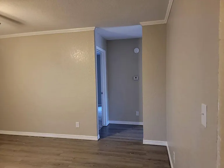 136 N Greenleaf Dr — Photo 7