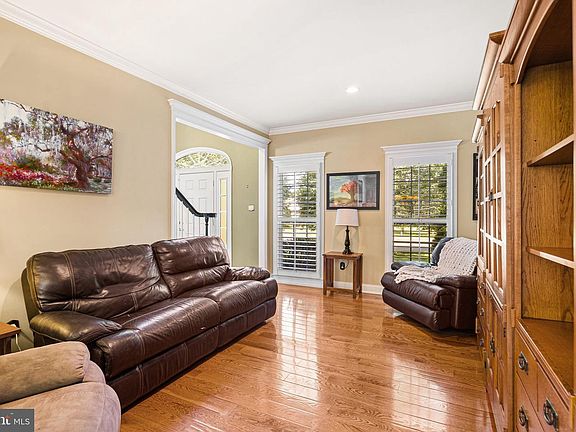 4th image of 1472 Hidden Pond Dr