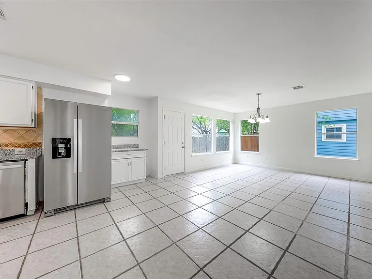 13701 Cambourne Dr — Photo 7