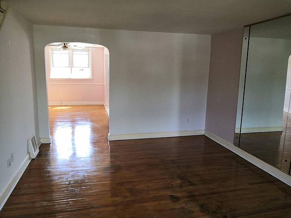 3rd image of 2514 Bond Ave