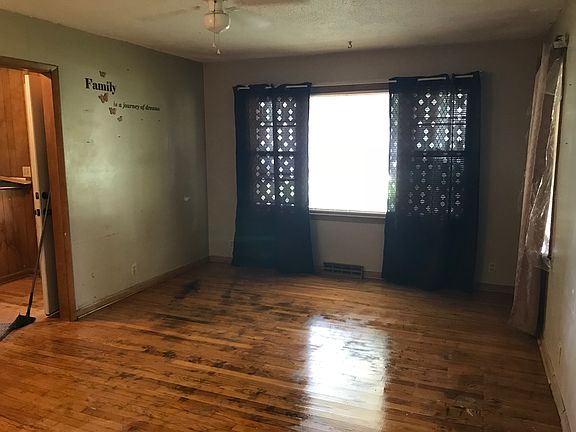 Living room. Picture window!
