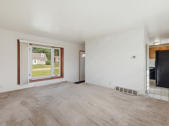 3rd image of 343 Brandywyne Dr NW