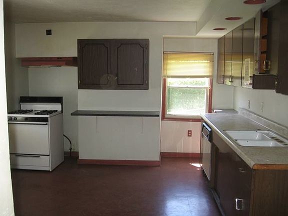 Eat-In Kitchen