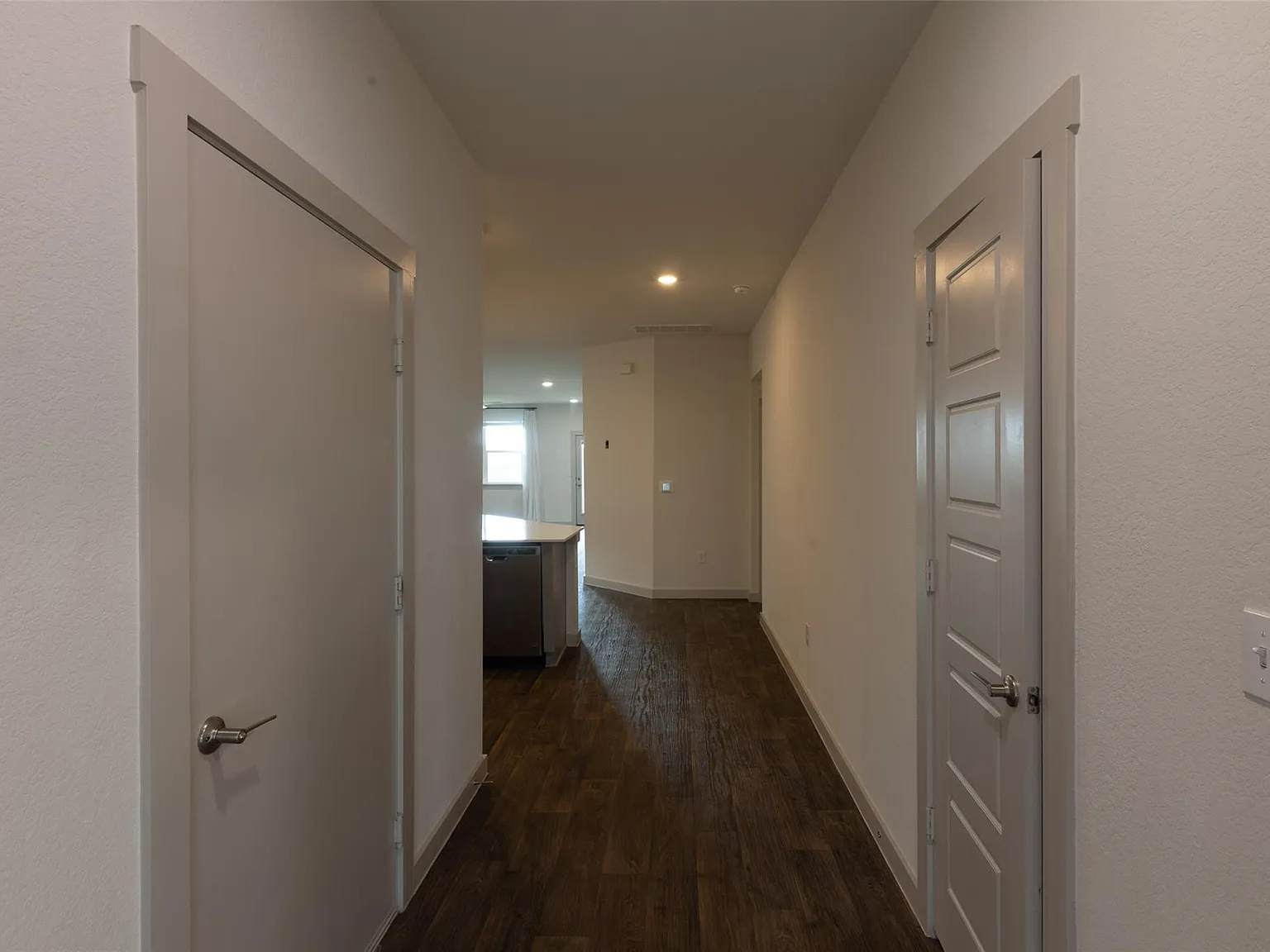 4 bed, 2.0 bath, 2017 sqft, $2,200 — Photo 4