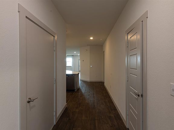 4th image of 2913 Louris Ln