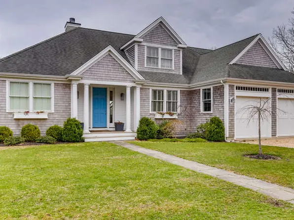 30 Pond Ln, West Tisbury, MA 02575