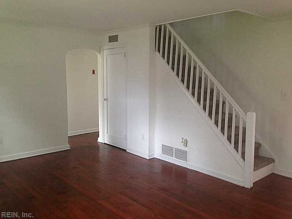 3rd image of 8009 W Glen Rd