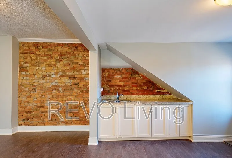 2 bed, 1.0 bath, 658 sqft, $1,750 — Photo 3