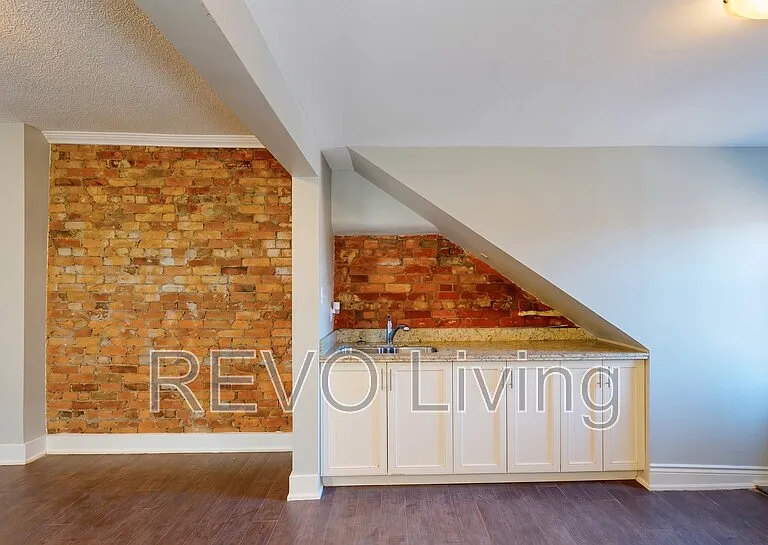 477 King St E #463 — Photo 1