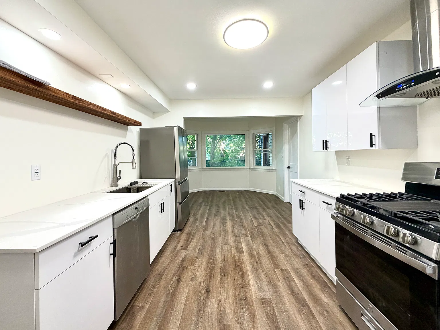 4-21 Saddle River Rd — Photo 2