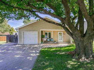 2122 S Fieldcrest Ct, Wichita, KS 67209