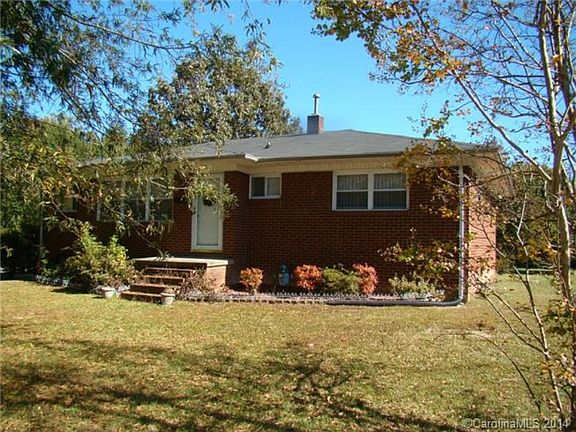 4th image of 1442 N Aspen St