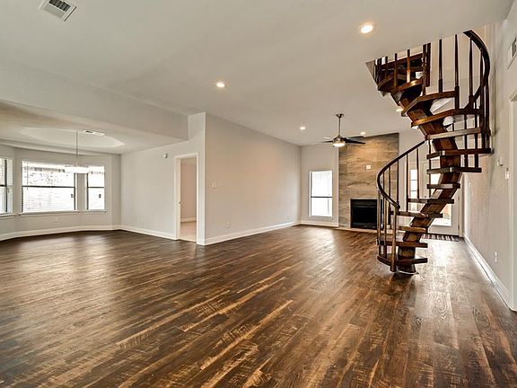 4th image of 8901 Briarwood Dr