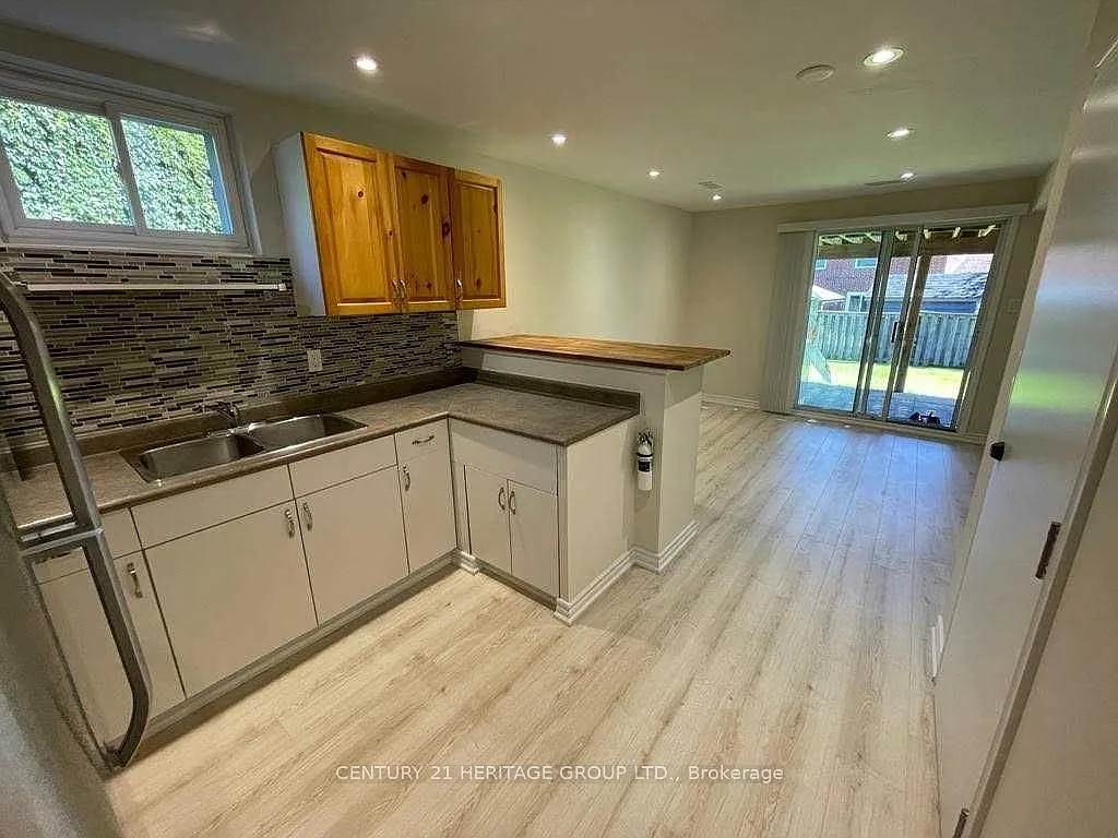 Building Photo - 217 Yorkshire Dr