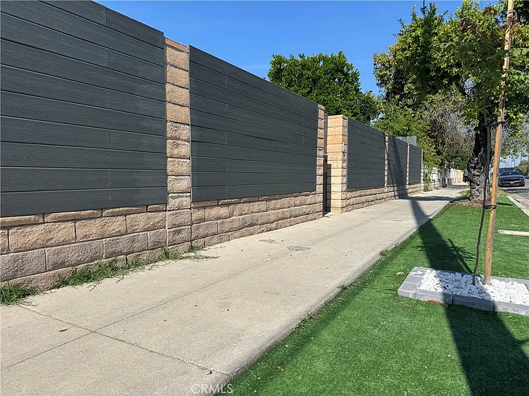 19939 Saticoy St — Photo 25