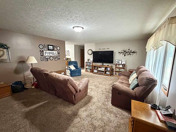 3rd image of 901 4th St