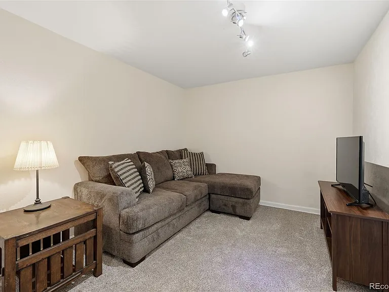 1169 S Monaco Street Pkwy — Photo 23