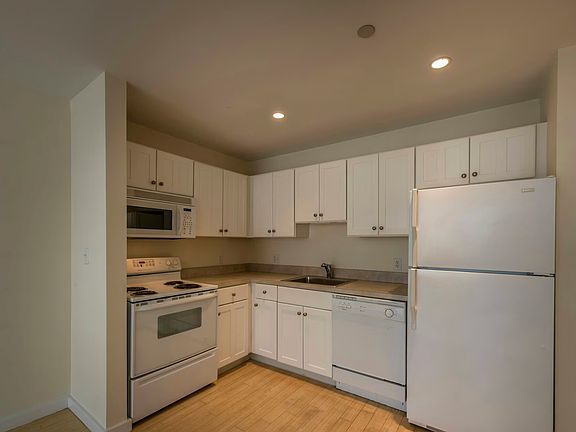 2nd image of 68 Boylston St #4