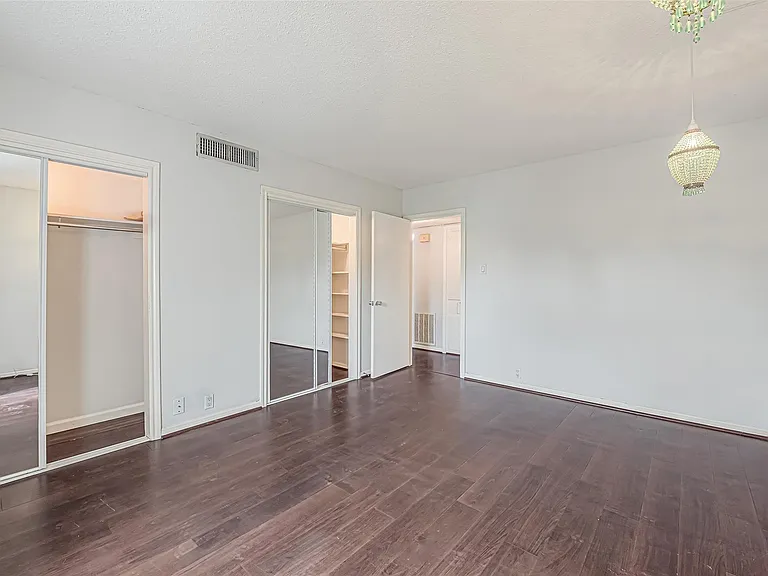 2601 Bellefontaine St #B309 — Photo 17