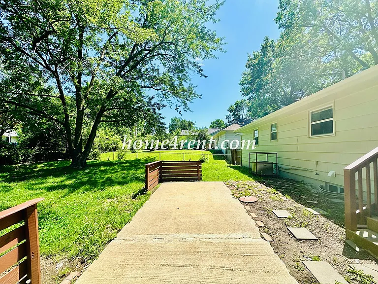 7421 Hardy Ave — Photo 40