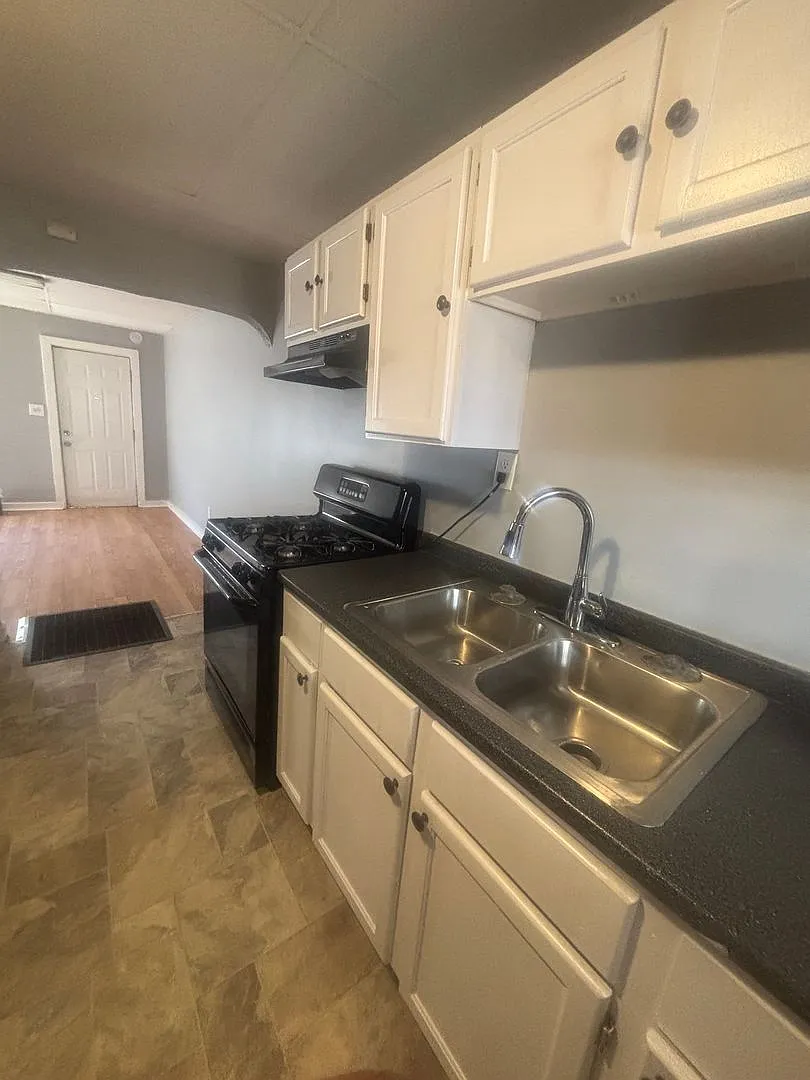 Charming 2BR House in Baltimore, MD 21226 — Photo 1