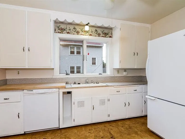2306 Kendall Ave — Photo 8