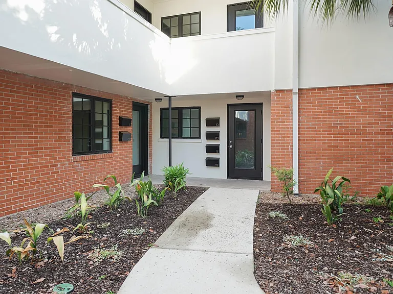 520 Lovett Blvd #2D — Photo 1