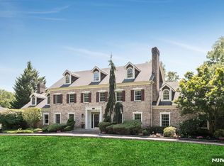 18 Autumn Ct, Upper Saddle River, NJ 07458