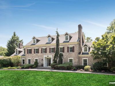 18 Autumn Ct, Upper Saddle River, NJ, 07458