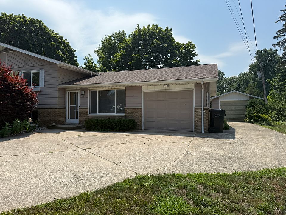 1332 W Glenlord w/ Attached Garage + Detached Garage
