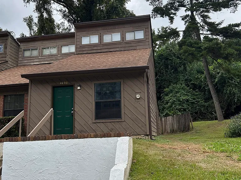 1099 Ocala Rd — Photo 2