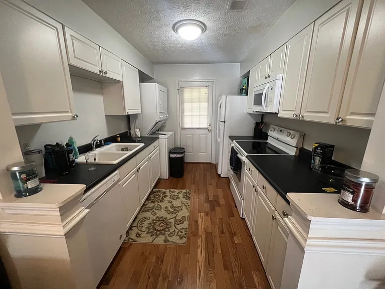 Greenwood Apartments — Photo 5