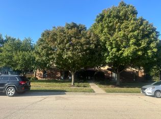 221 Pardridge Pl APT 4, Dekalb, IL 60115