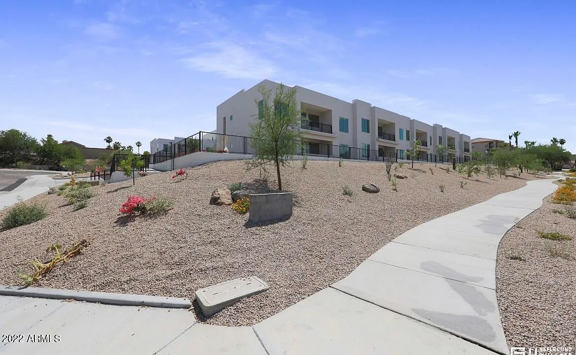 2 bed, 2.0 bath, 1215 sqft, $2,095 — Photo 2