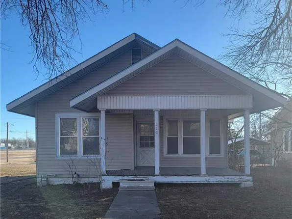 920 N 8th St, Neodesha, KS 66757