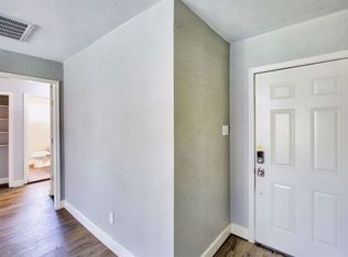5715 Willow Glen Dr, Houston, TX 77033