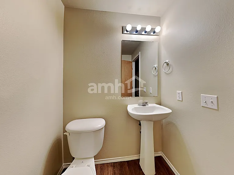 2709 9th St SE — Photo 9