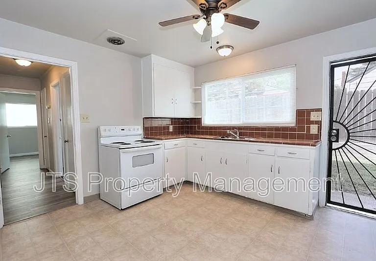 4439 V St #1 — Photo 27
