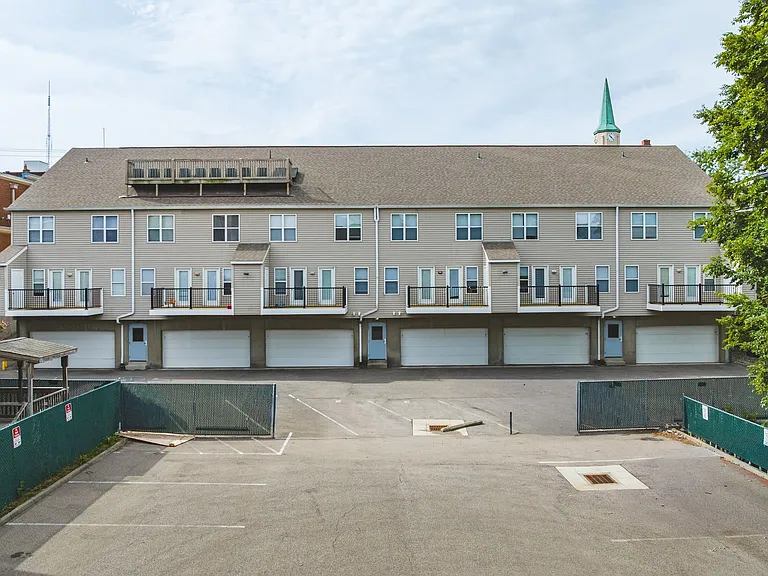 Walk to UC & UC Medical | 1BR/2BR Apartments — Photo 34