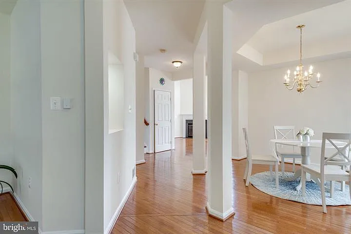 6805 Hollow Glen Ct — Photo 15