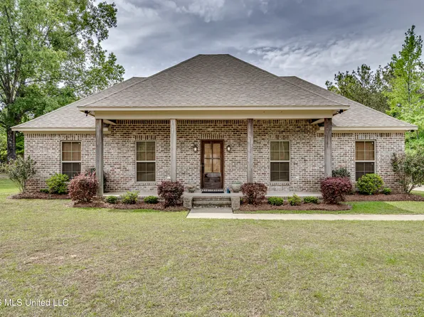 2401 Ratliff Rd, Raymond, MS 39154