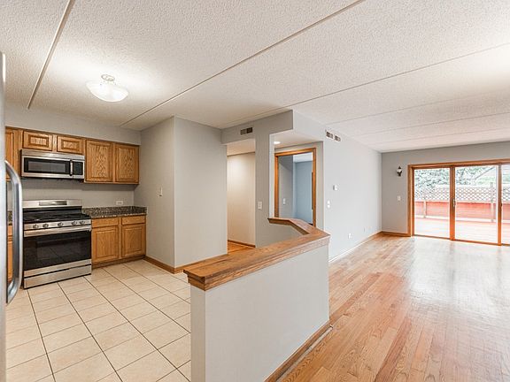 2nd image of 3258 N Harlem Ave Unit 205