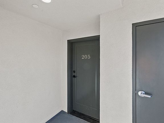 3rd image of 6232 Whitsett Ave #205